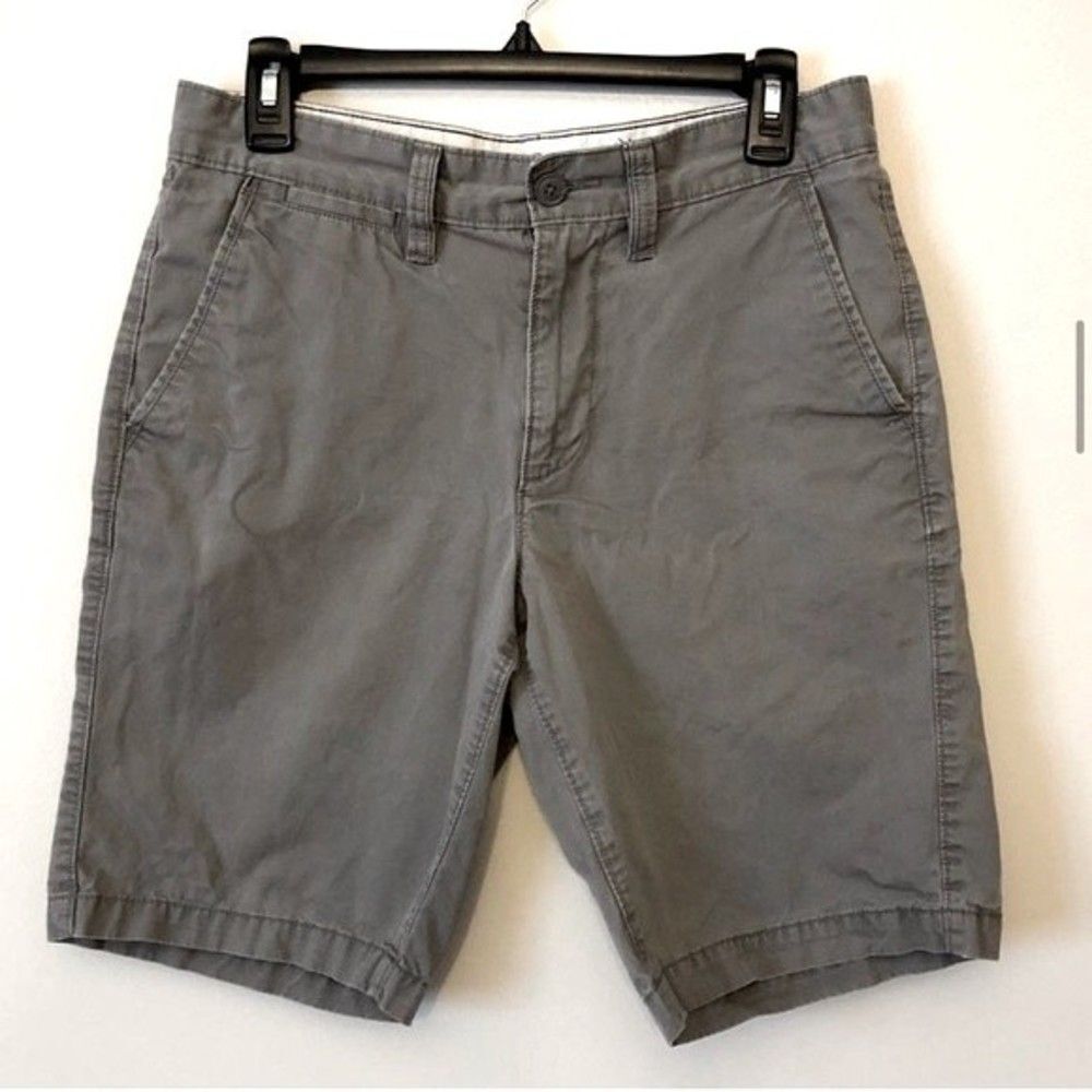 Sonoma Men’s Gray Flat Front Shorts Size 30 Waist